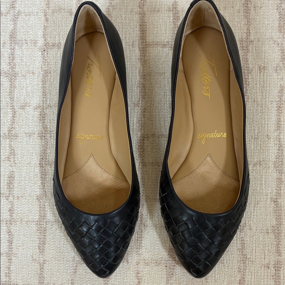 Trotters Estee Navy Woven Leather pointy toe flats